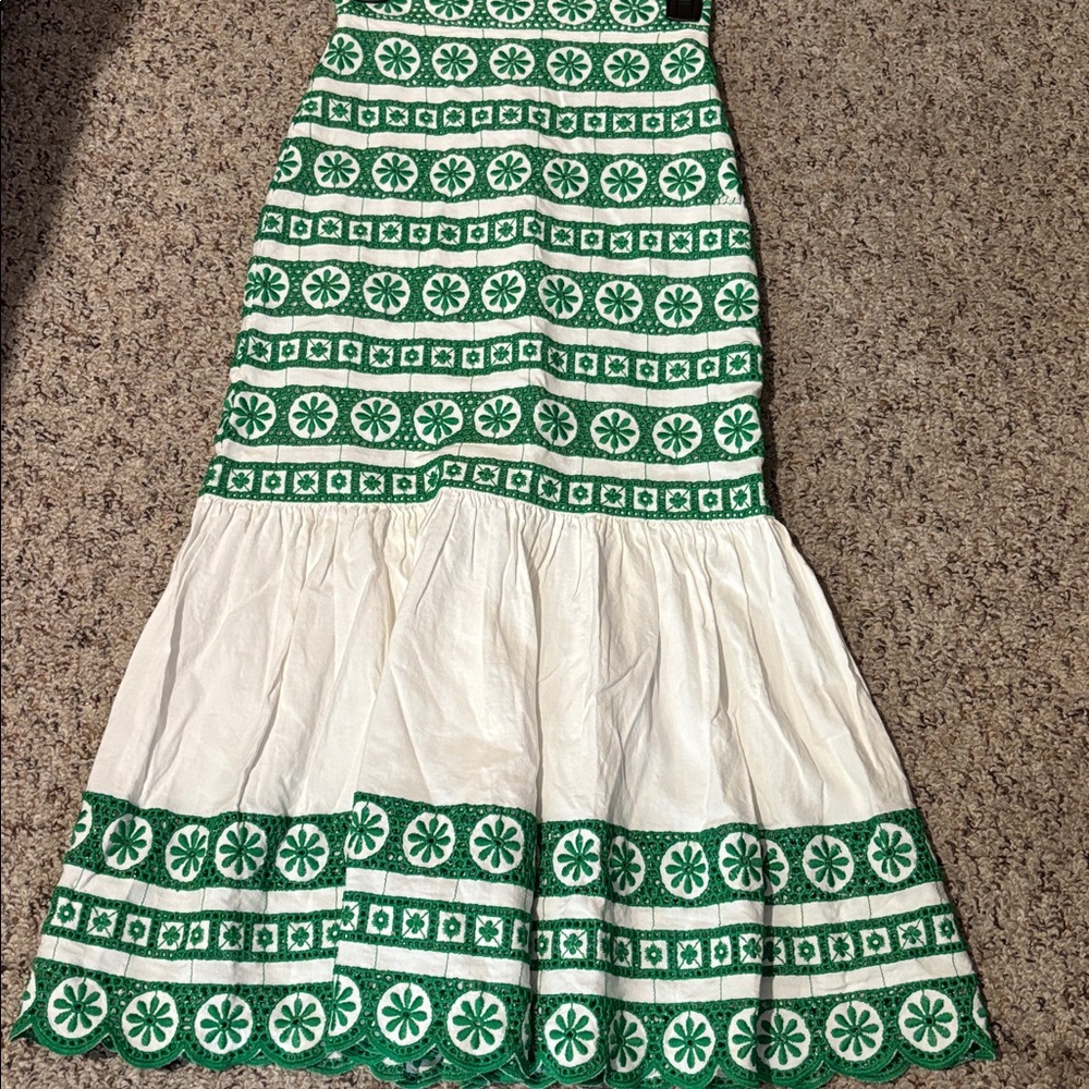 Zara Green and White Patterned Women's Skirt

Waist 13”
Hips 16”
Lenght 35” - Picture 2 of 6